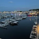 Faltom 26 Yacht Park Z Tarasem Parking Gdyně