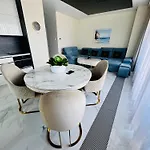 Faltom 26 Yacht Park Z Tarasem Parking Apartmán