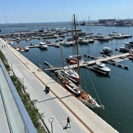 Faltom 26 Yacht Park Z Tarasem Parking Gdynia