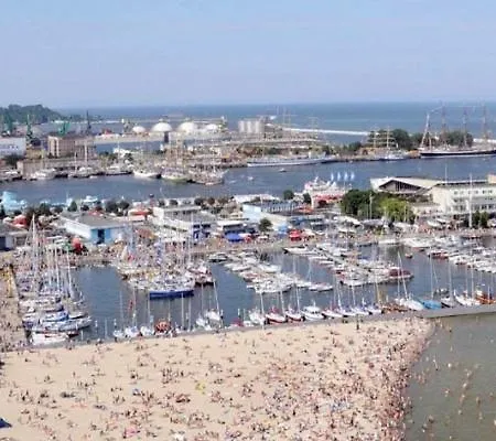 Faltom 26 Yacht Park Z Tarasem Parking