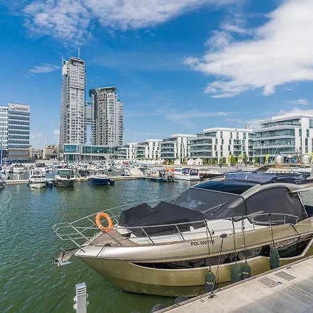 Faltom 26 Yacht Park Z Tarasem Parking * Gdynia