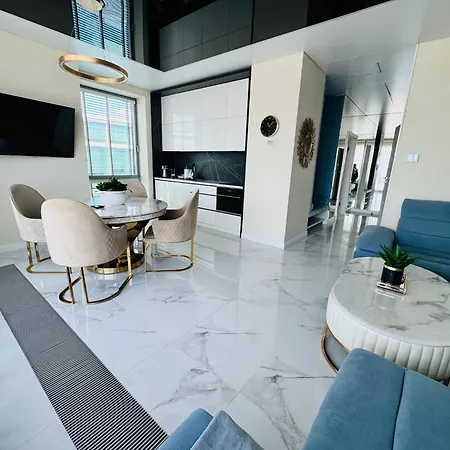 Faltom 26 Yacht Park Z Tarasem